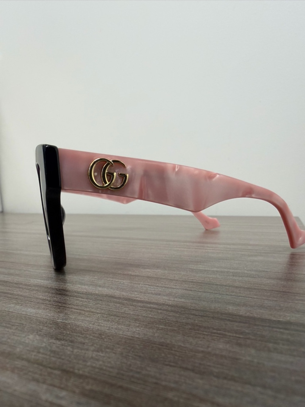 Gucci Black Frame Pink Temple Sunglasses with Brown Lenses / No case - Picture 4 of 6
